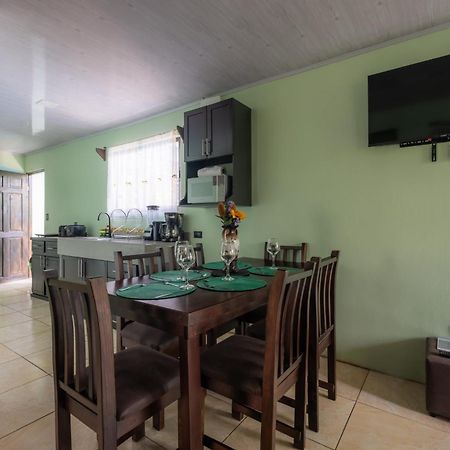 Vacation Home Bartenderluisch La Fortuna Exterior foto